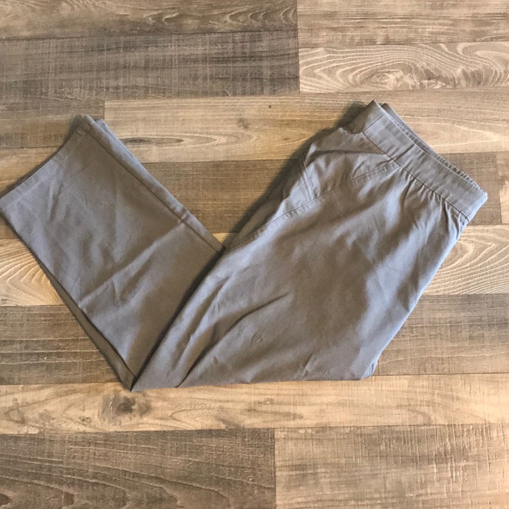 LIKE NEW Women’s Simply Vera Capris